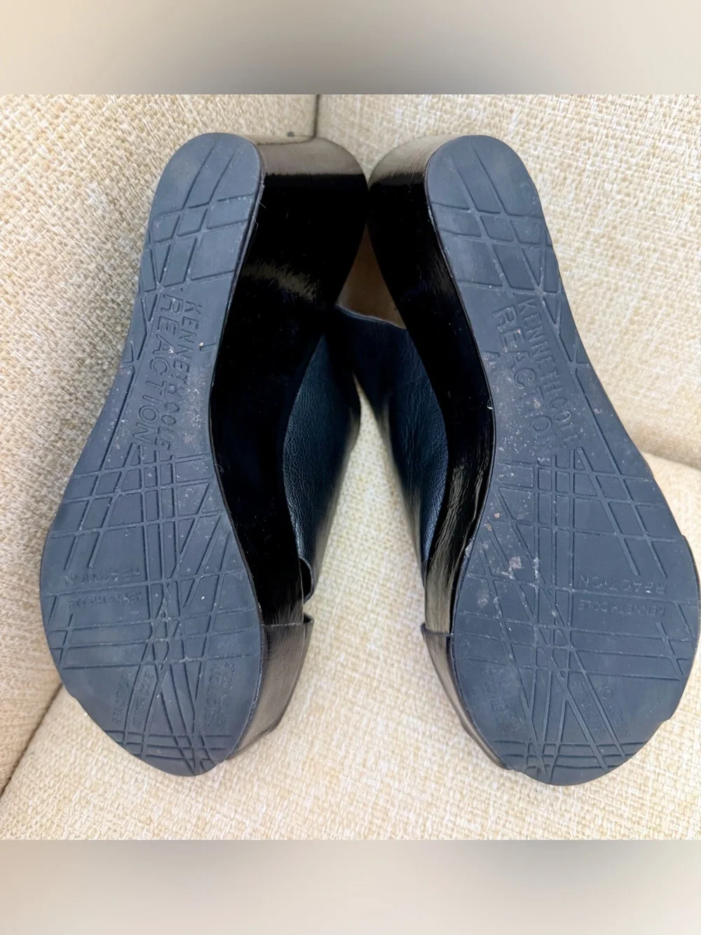 Kenneth Cole Reaction Women's Black Leather  Wedge Sandal with Back Strap 9M